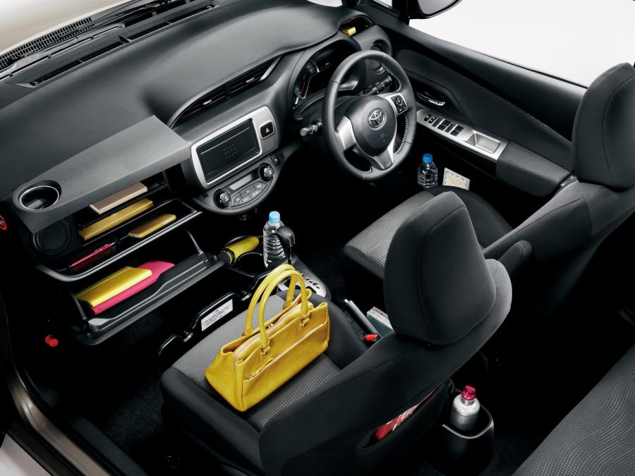 Toyota Vitz 2014 года  (фото 5 из 5)